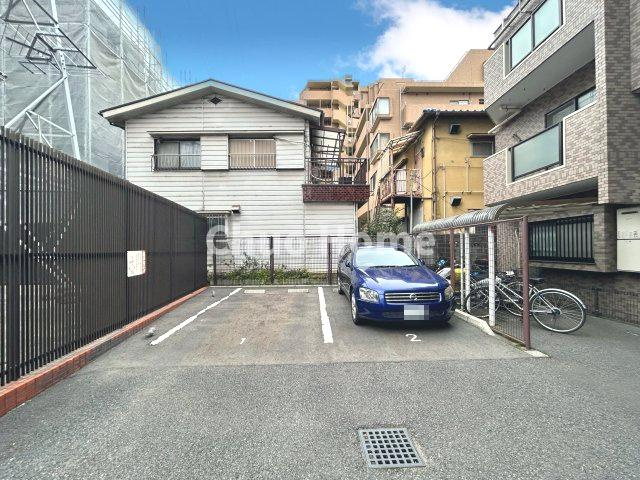 モリス綾瀬の駐車場|【敷地内駐車場】最新の空き状況や費用などの詳細は担当スタッフまでお問い合わせください。