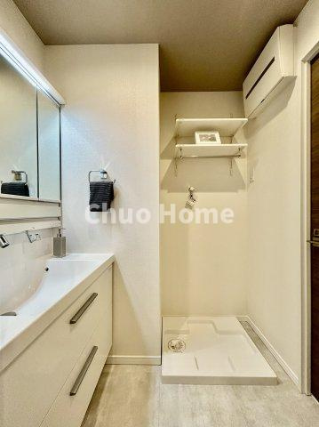 モリス綾瀬のランドリースペース|【ランドリースペース】担当者がスケールを持ち歩いておりますので、ご見学時には現在お使いの洗濯機などがきちんと収まるかなどもチェックして下さい。見学前に測っておくと非常に便利だと思います。