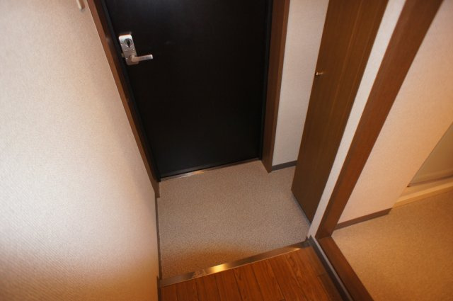 アドレ壱番館の玄関