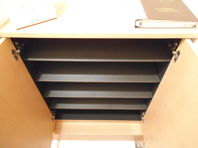 リバレイン浮間Ⅱの玄関|玄関にある靴箱です！