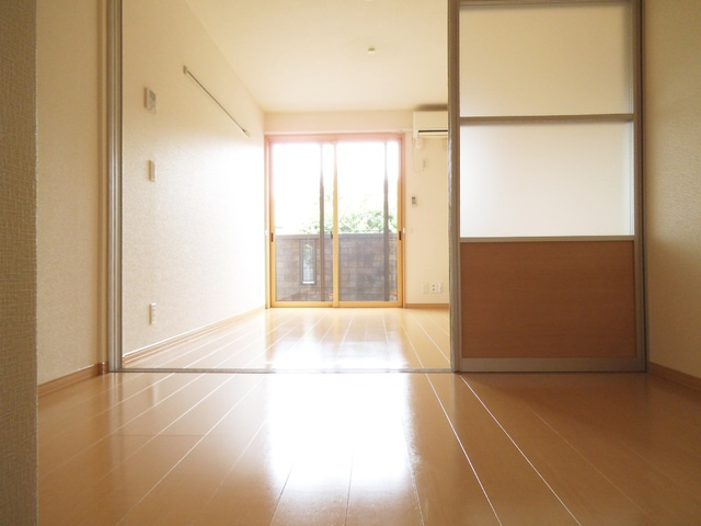 リバレイン浮間Ⅱの居間・リビング|明るいお部屋です！