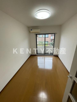 【内装】 | イーストコートＳ | 明るい色調の室内です