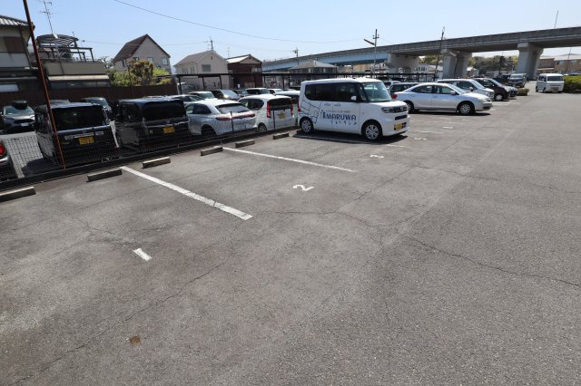 アヴェニューパルの駐車場