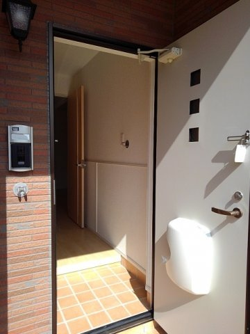 クレセントＡの玄関