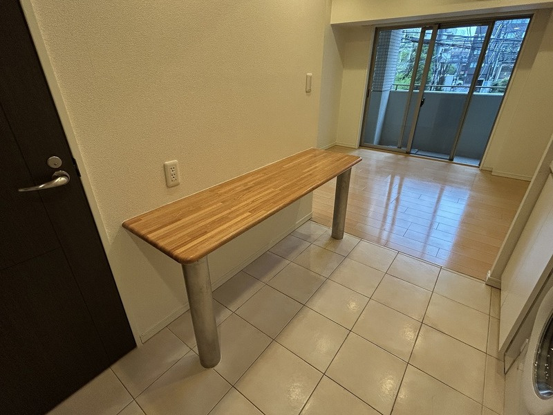 ベルファース本郷弓町の内装|キッチン後ろの棚