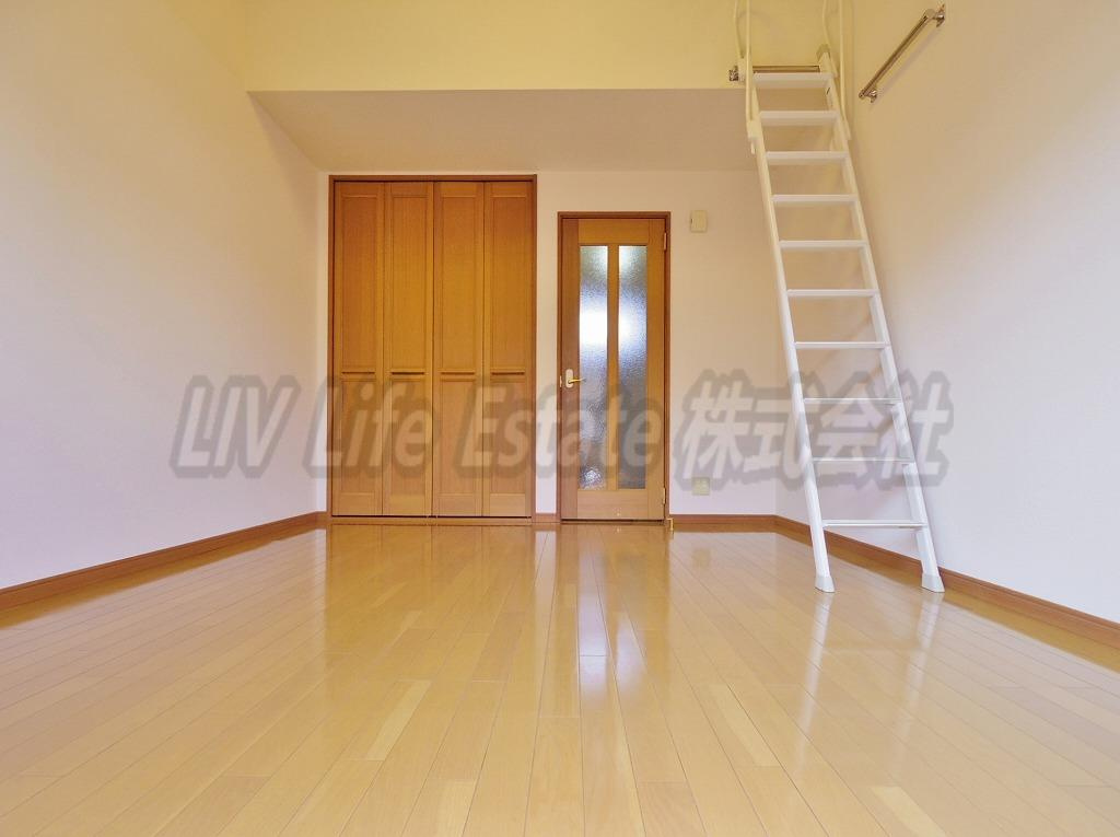 小平市学園東町３丁目のアパートの洋室