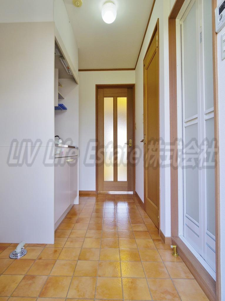 小平市学園東町３丁目のアパートの玄関