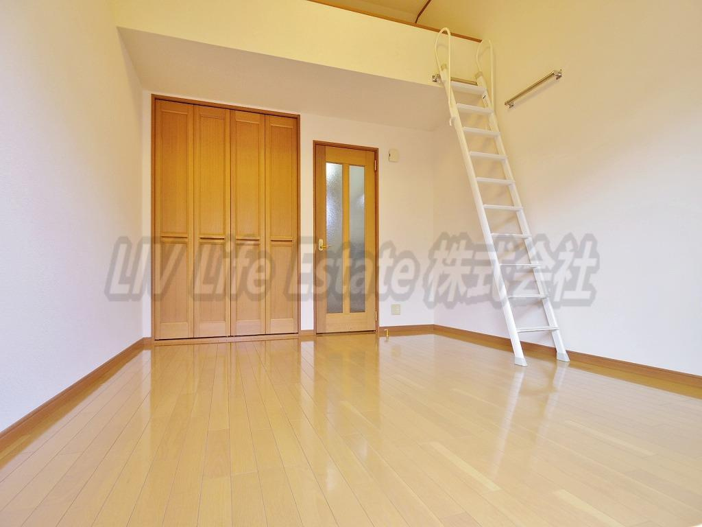 小平市学園東町３丁目のアパートの寝室