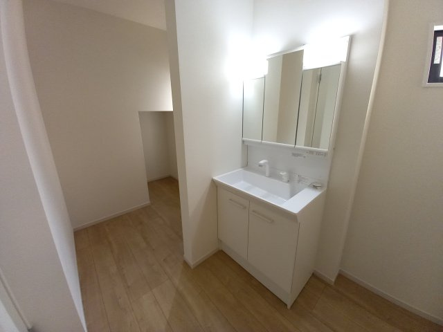 水戸市柳町1期の独立洗面台|洗面台朝の身支度には欠かせない独立洗面化粧台