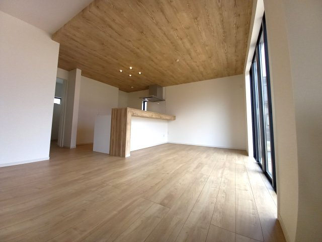 水戸市柳町1期の洋室|リビングです。いつもの団らんから家族会議までリビングはコミュニケーションの交差点♪