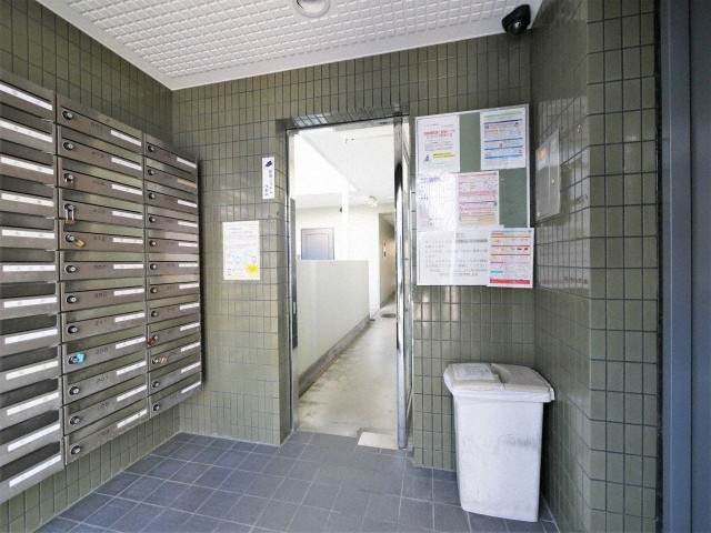 大阪市旭区大宮４丁目の賃貸マンションのロビー