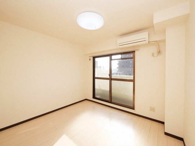 大阪市旭区大宮４丁目の賃貸マンションの居間・リビング