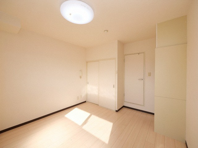 大阪市旭区大宮４丁目の賃貸マンションの居間・リビング