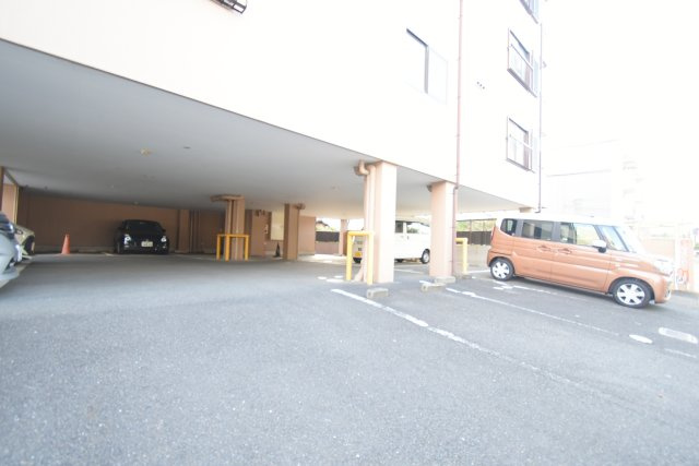 CASA　UEDAの駐車場