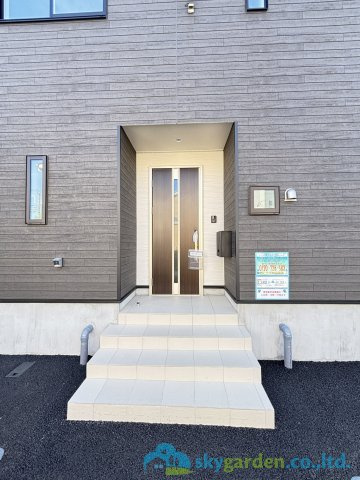 伊勢原市沼目第26　新築戸建　全2棟1号棟の玄関