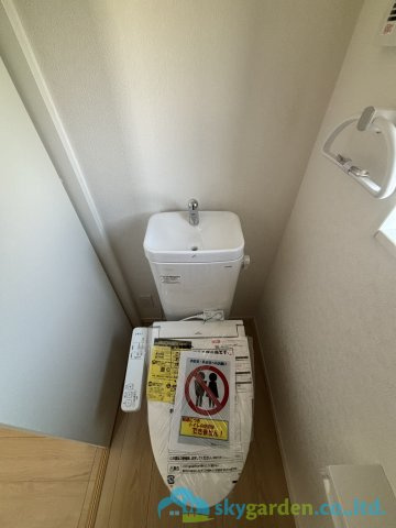 伊勢原市沼目第26　新築戸建　全2棟1号棟のトイレ