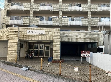 八坂一番館のエントランス