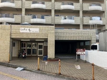 八坂一番館のエントランス