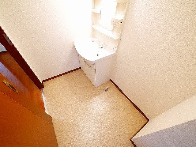 フェリシティーＡ・Ｃの設備|明るい洗面所です