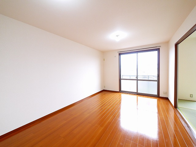 フェリシティーＡ・Ｃの居間・リビング|こちらのリビングで趣味の時間をお楽しみください