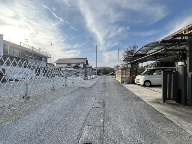 ラクードシャCの周辺