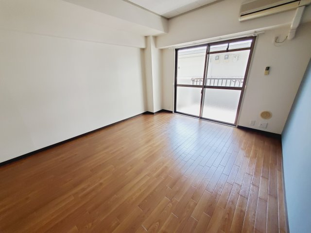 ロシェ宝塚の居間・リビング