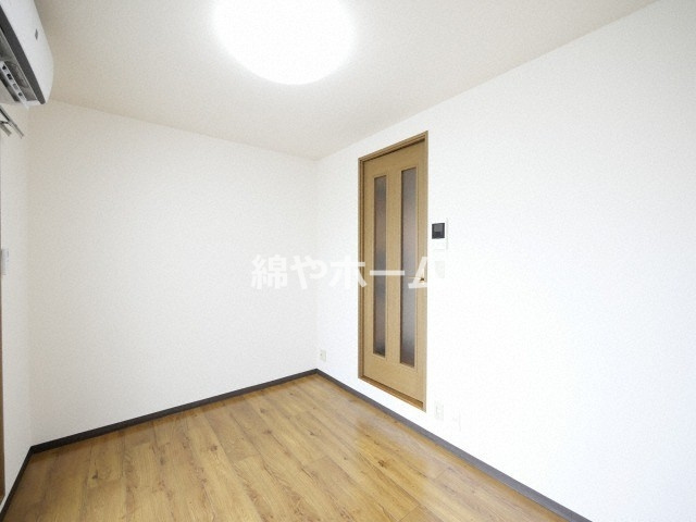 ライフステージ難波の洋室|ゆったりした洋室です