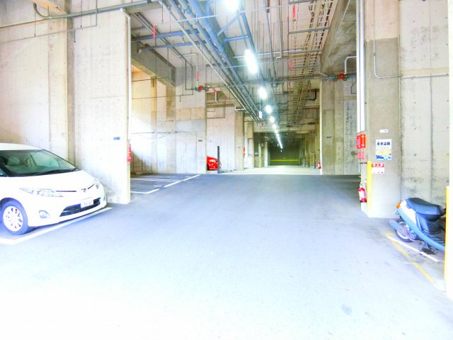 セントポリア金剛東の駐車場