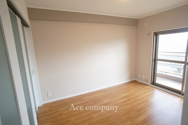 【内装】 | シャトー第2八戸ノ里 | 【東側：洋室6帖】バルコニーに面したお部屋です☆