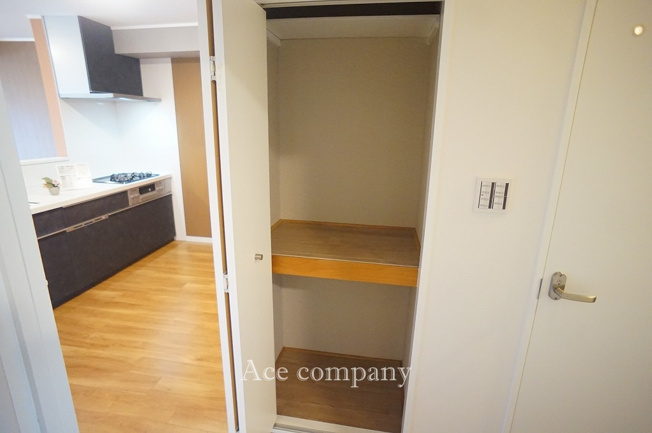 【収納】 | シャトー第2八戸ノ里 | 廊下にある収納です♪