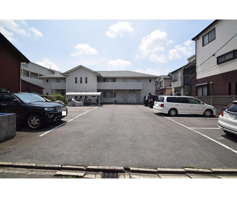 グレースコートの駐車場|駐車場があるので、車を買う予定の方も安心です
