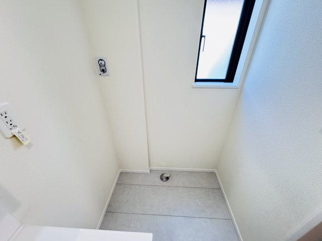 松戸市常盤平双葉町新築戸建【常盤平第三小学校：9分】のランドリースペース|洗濯機置き場