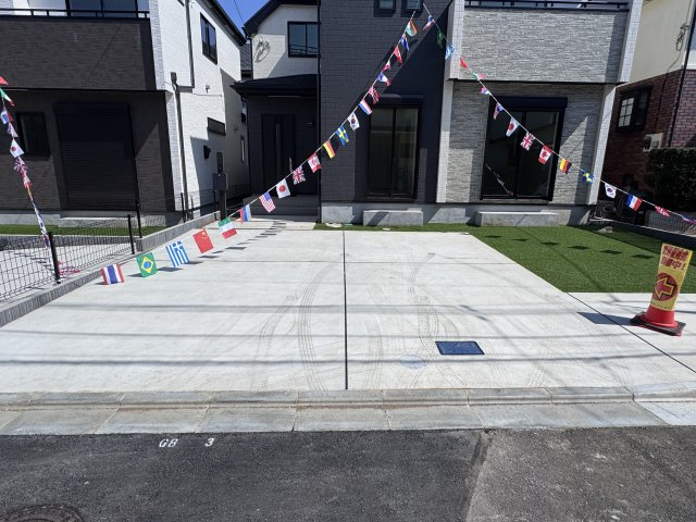 松戸市常盤平双葉町新築戸建【常盤平第三小学校：9分】の駐車場|B号棟駐車スペース・並列2台駐車可