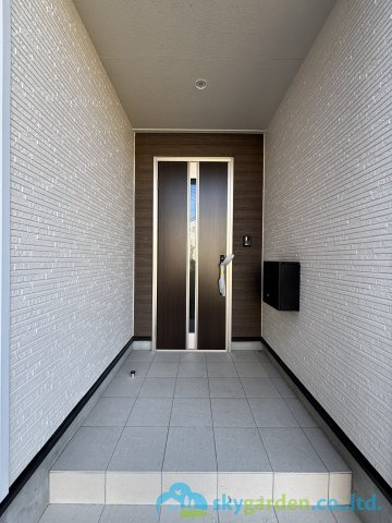 伊勢原市沼目第26　新築戸建　全2棟2号棟の玄関