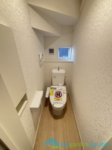 伊勢原市沼目第26　新築戸建　全2棟2号棟のトイレ