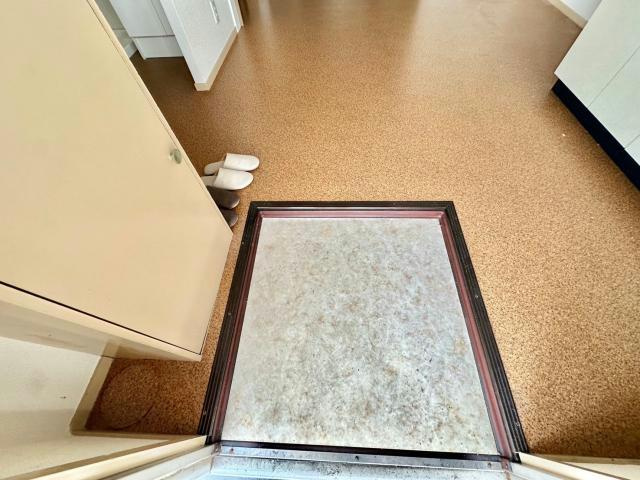 東延末ハイツの玄関