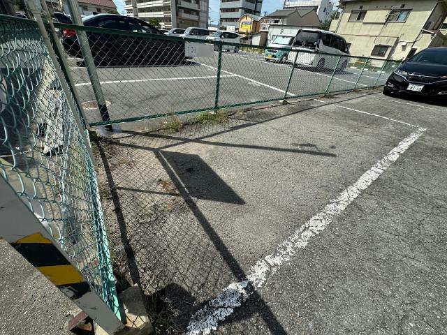 東延末ハイツの駐車場