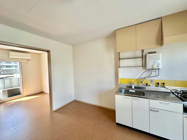 東延末ハイツの居間・リビング