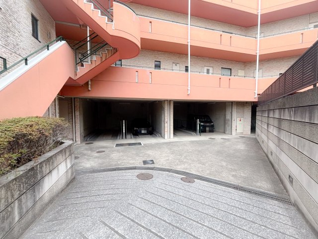 【駐車場】