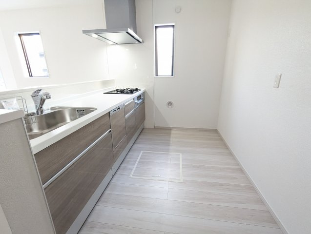 水戸市東台1期のキッチン|開放感のある空間でお料理～うれしい食洗器付きです！短家事に繋がり～家事も楽ぅ～！！（同施工物件）