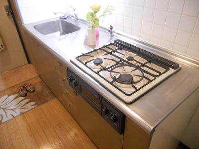 第25長栄壬生HTマンションの内装|３口ガスシステムキッチン