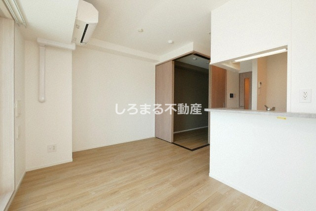 アヴェニール中崎の居間・リビング