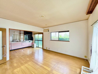 【居間・リビング】 | 光明台２丁目　中古テラスハウス | サンエーまで約637ｍ！毎日のお買い物に便利ですよ！