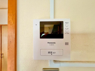 【防犯設備】 | 光明台２丁目　中古テラスハウス | ＴＶモニター付きインターホンですので、突然の来客時にも外の様子が確認できて安心です！