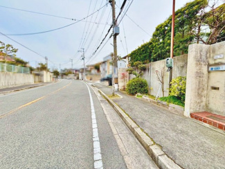 【前面道路含む現地写真】 | 光明台２丁目　中古テラスハウス | 前面道路約１２ｍ！開放感のある住まいです♪