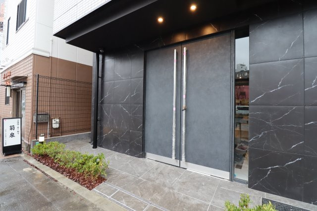 GENOVIA椎名町のエントランス