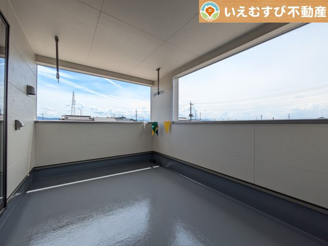 Cradle garden　本庄市下野堂第6のバルコニー|ゆとりの広さのインナーバルコニー
急な雨でもインナーバルコニーなら安心！天気を気にせず干して外出できます♪