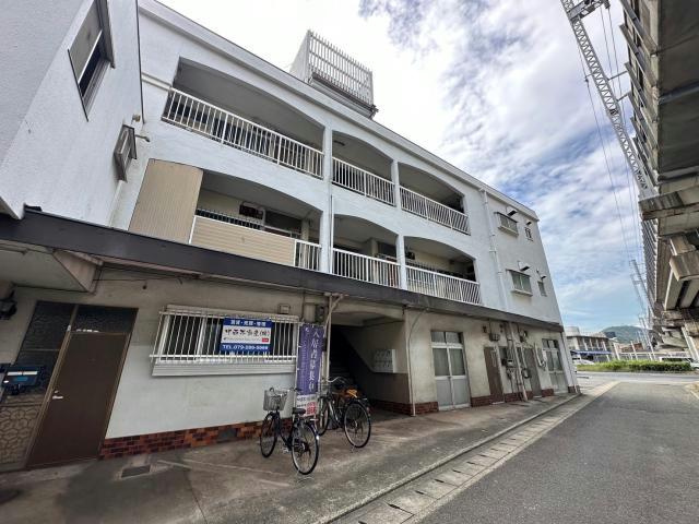 竹内マンション西棟の外観