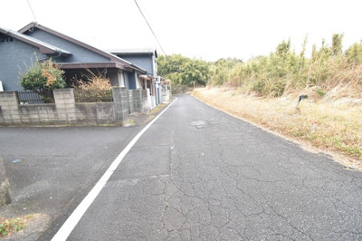 【前面道路含む現地写真】 | 鹿屋市上谷町　売地 (全3筆) | 西側