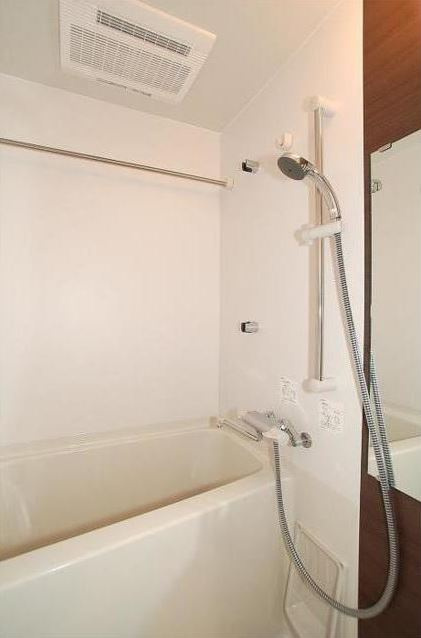 ステージファースト新宿原町の浴室|清潔感のあるバスルーム